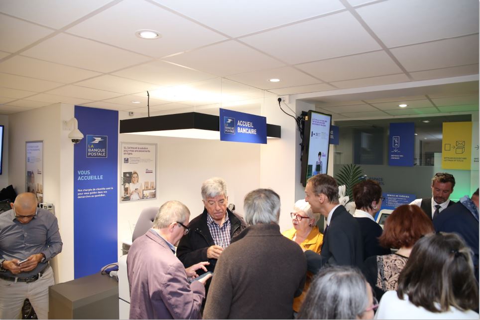 La ville de Chen&ocirc;ve et La Poste main dans la main pour un service de qualit&eacute; aux habitants.