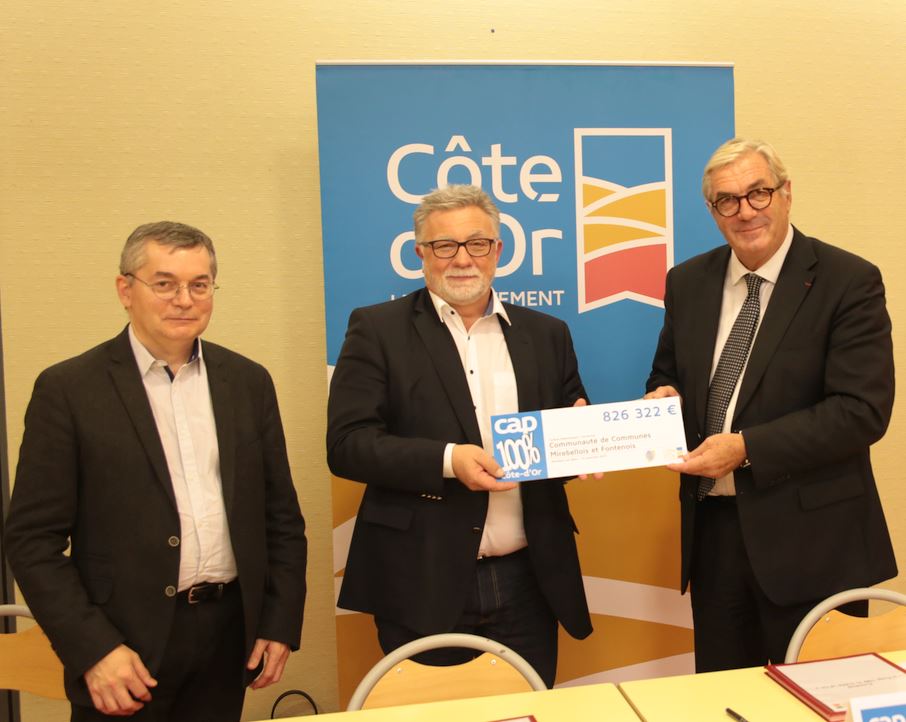 Fran&ccedil;ois Sauvadet signe le 28&egrave;me contrat Cap 100%  C&ocirc;te-d'Or pour quatre projets structurants dans le Mirebellois et Fontenois 