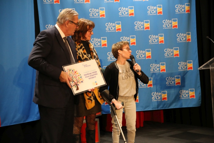 Les 4&egrave;mes assises du b&eacute;n&eacute;volat. Troph&eacute;e de l'inclusion sociale : Association Handicap Valide Vivre Ensemble Solidaire