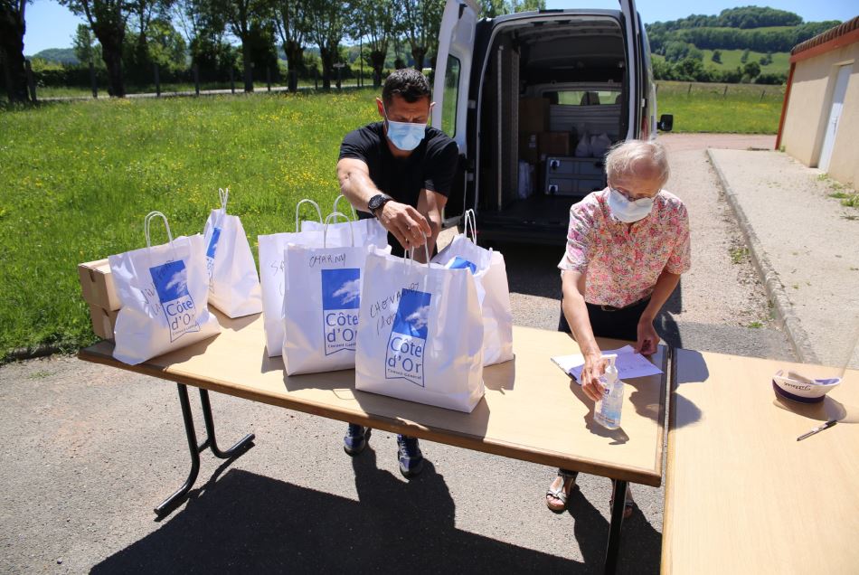 Distribution des masques: le D&eacute;partement joue la carte de la solidarit&eacute; avec les communes et EPCI au service des habitants