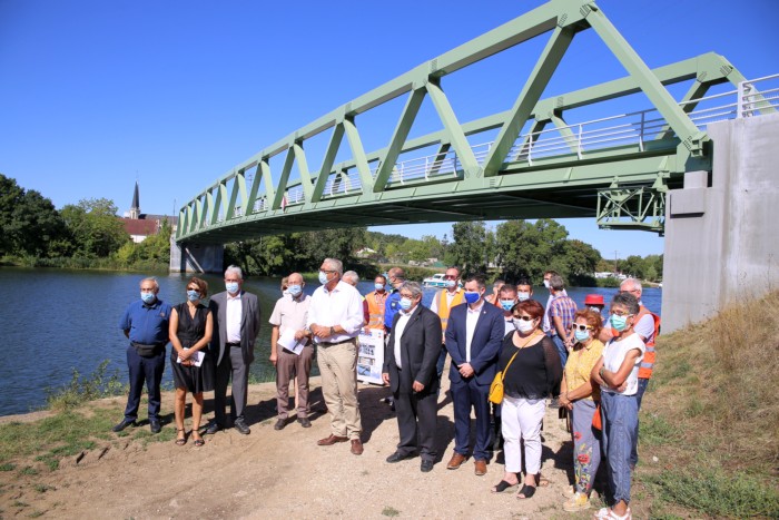 Le Pont Camille BAUDRY de Lamarche-sur-Sa&ocirc;ne 