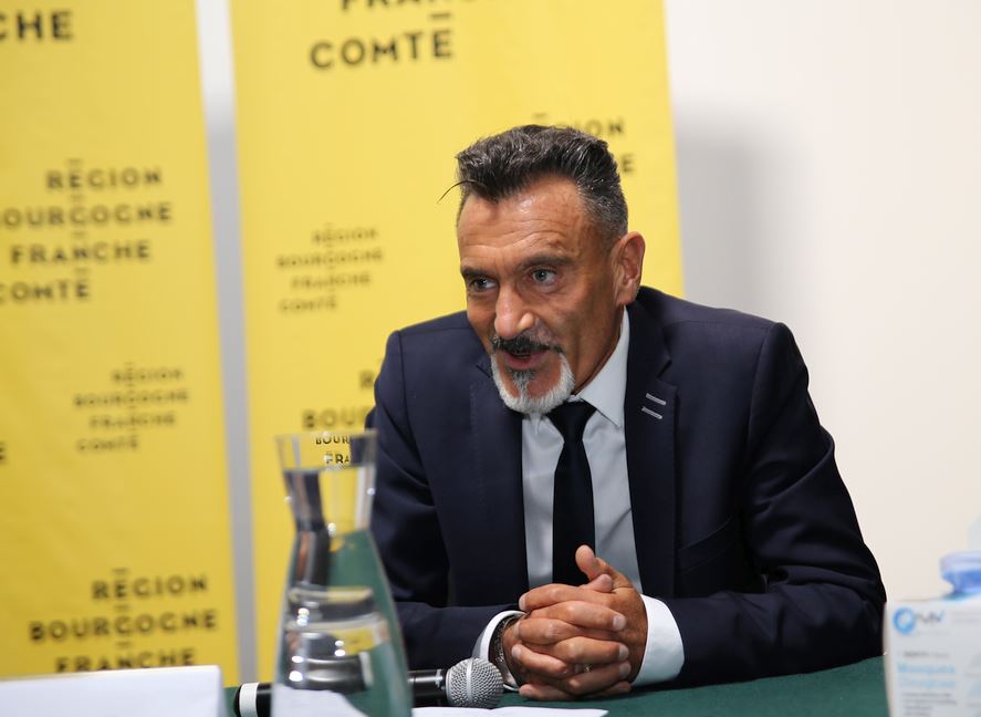Covid-19 : la R&eacute;gion Bourgogne-Franche-Comt&eacute; se dote d'une ligne de production de masques chirurgicaux