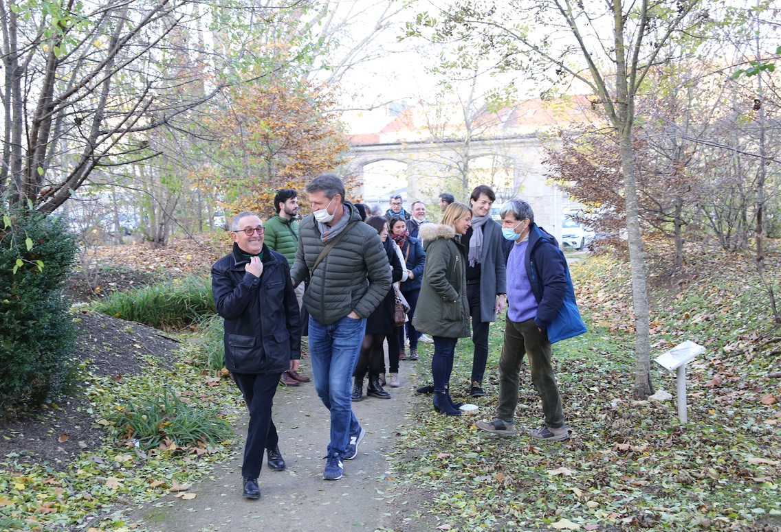 Nathalie Koenders et Christian Mathis signent la charte EcoQuartier Heudelet