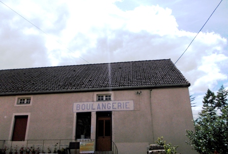 George Courb&eacute;, maire de Thenissey, inove en mati&egrave;re d'habitat rural