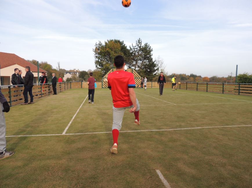 GEMEAUX INAUGURE SON TERRAIN MULTISPORTS.