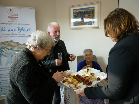 VILL AGE BLEU VENAREY MARIE QUIQUEMELLE ECHO DES COMMUNES