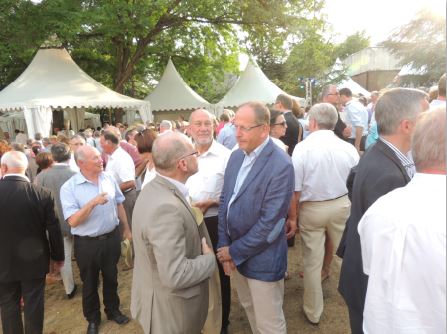 R&eacute;ception des Maires dans les jardins du Conseil D&eacute;partemental. Echo des communes