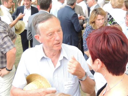 R&eacute;ception des Maires dans les jardins du Conseil D&eacute;partemental. Echo des communes