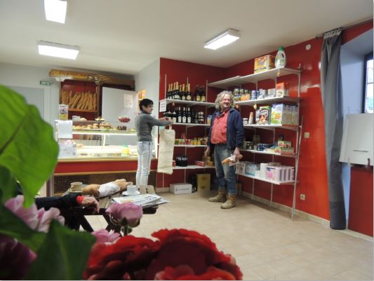 Gemeaux a retrouv&eacute; son commerce de proximit&eacute;. Aux petites Halles