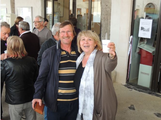 Gemeaux a retrouv&eacute; son commerce de proximit&eacute;. Aux petites Halles