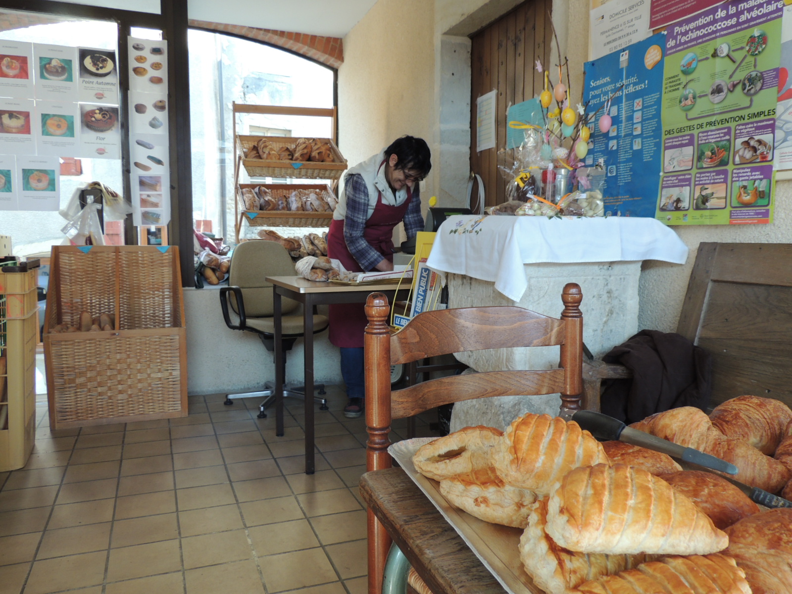 Gemeaux a retrouv&eacute; son commerce de proximit&eacute;. Aux petites Halles