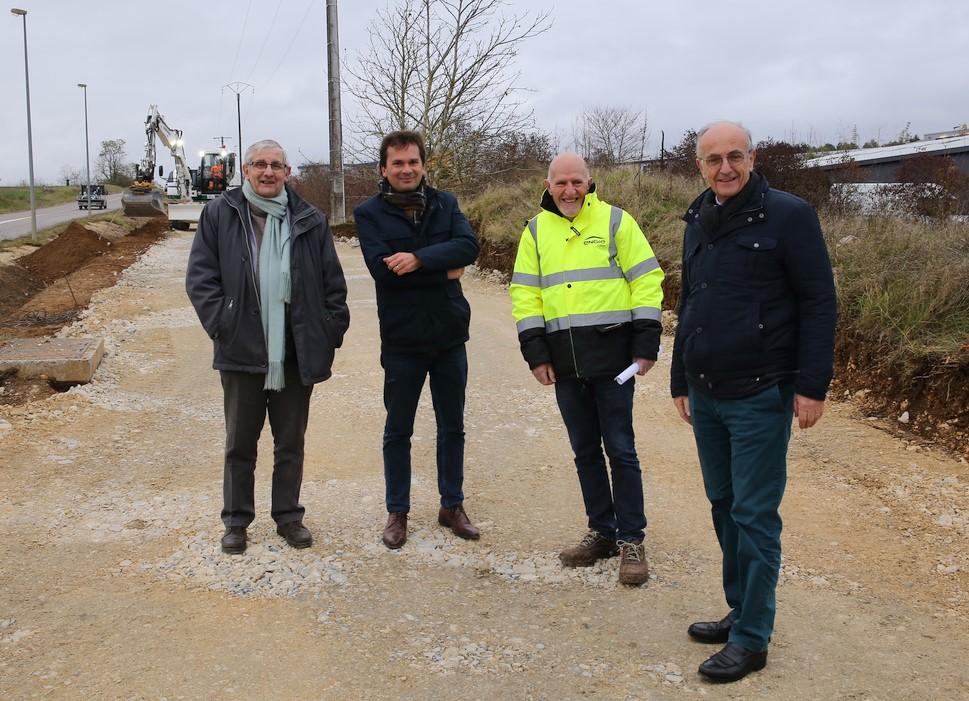 Aménagement du territoire : visite du chantier de la Z.A. de Beauregard à Norges-la-Ville