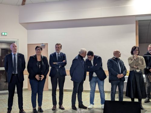 Les représentants des institutions locales et nationales présents pour les voeux de la Com Com Rives de Saône ©Nadège Hubert Les représentants des institutions locales et nationales présents pour les voeux de la Com Com Rives de Saône ©Nadège Hubert