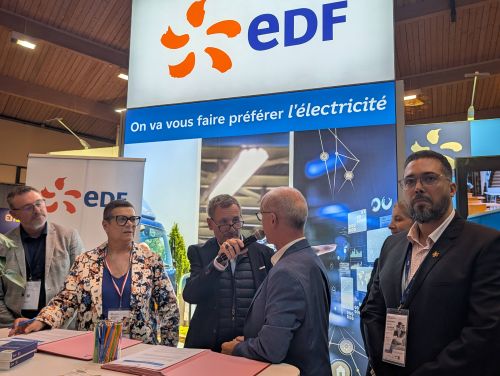 La présidente du département du Doubs et EDF ont signé une convention tournée vers la solidarité ©Naddège Hubert La présidente du département du Doubs et EDF ont signé une convention tournée vers la solidarité ©Naddège Hubert