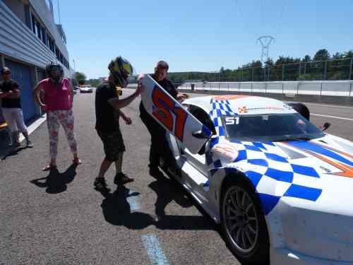 Enfants malades, une journée sur le circuit Dijon-Prenois Enfants malades, une journée sur le circuit Dijon-Prenois